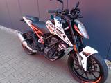 KTM Duke 125 - KTM 125