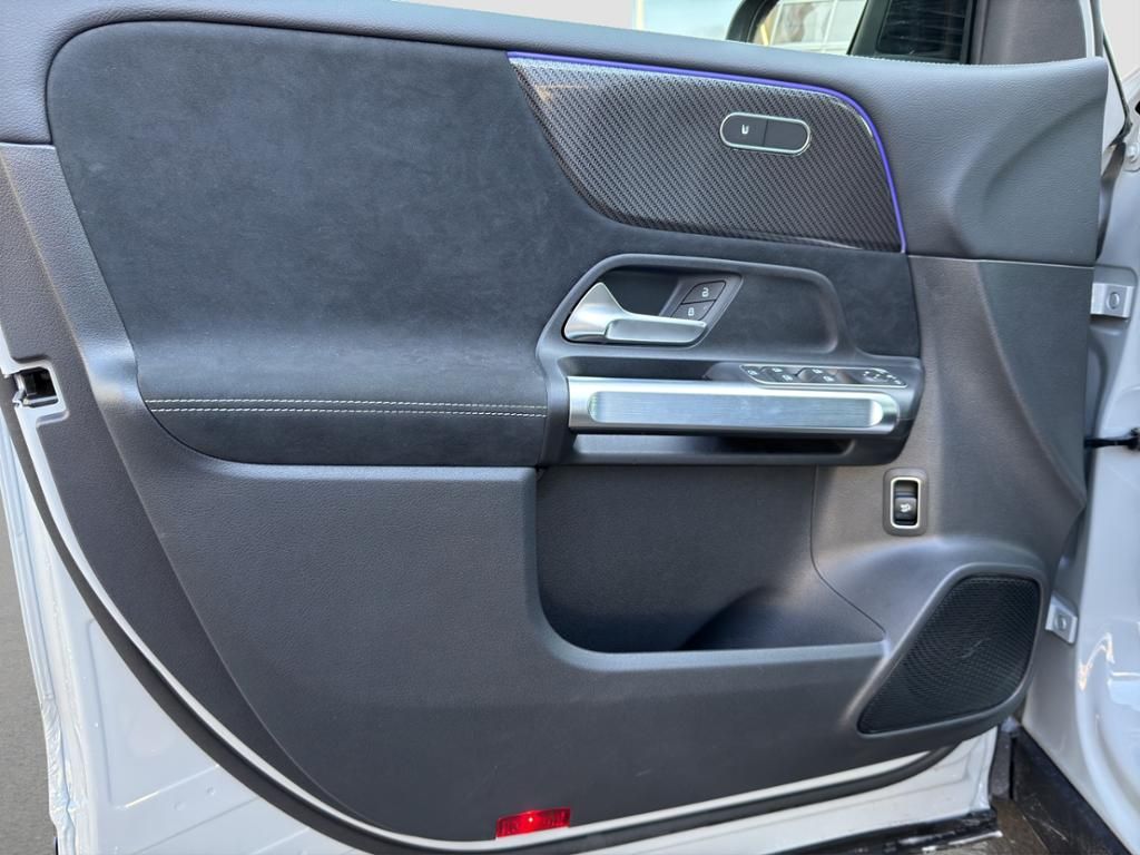 Fahrzeugabbildung Mercedes-Benz GLB 200 d AMG*Night*Multibeam*Sitzh*AHK*PDC*360°