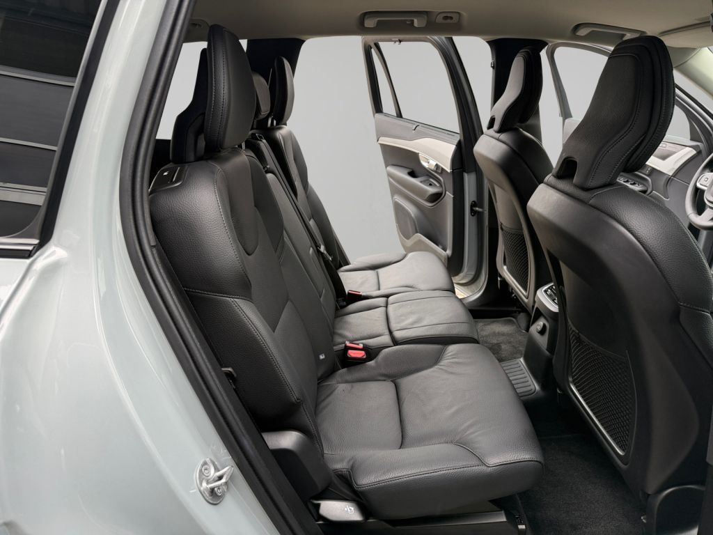 VOLVO XC90 T8 AWD Plug-in Hybrid Plus Dark AHK semi el VOLVO XC90 T8 AWD Plug-in Hybrid Plus Dark AHK semi el