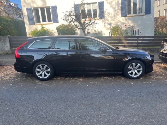 Volvo V90 Kombi Momentum Diesel Scheckheft gepflegt.