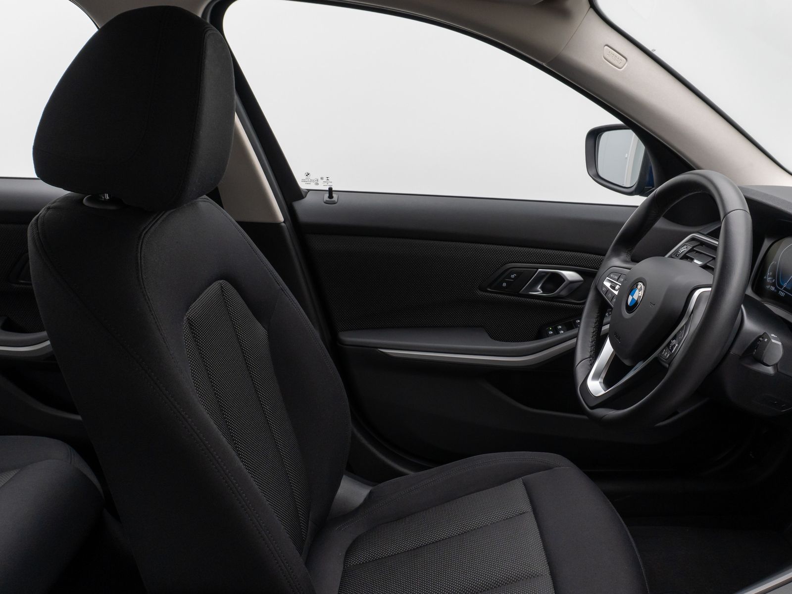 Fahrzeugabbildung BMW 330e CockPitPr Navi PDC Alarm Geschwindigkeitsre