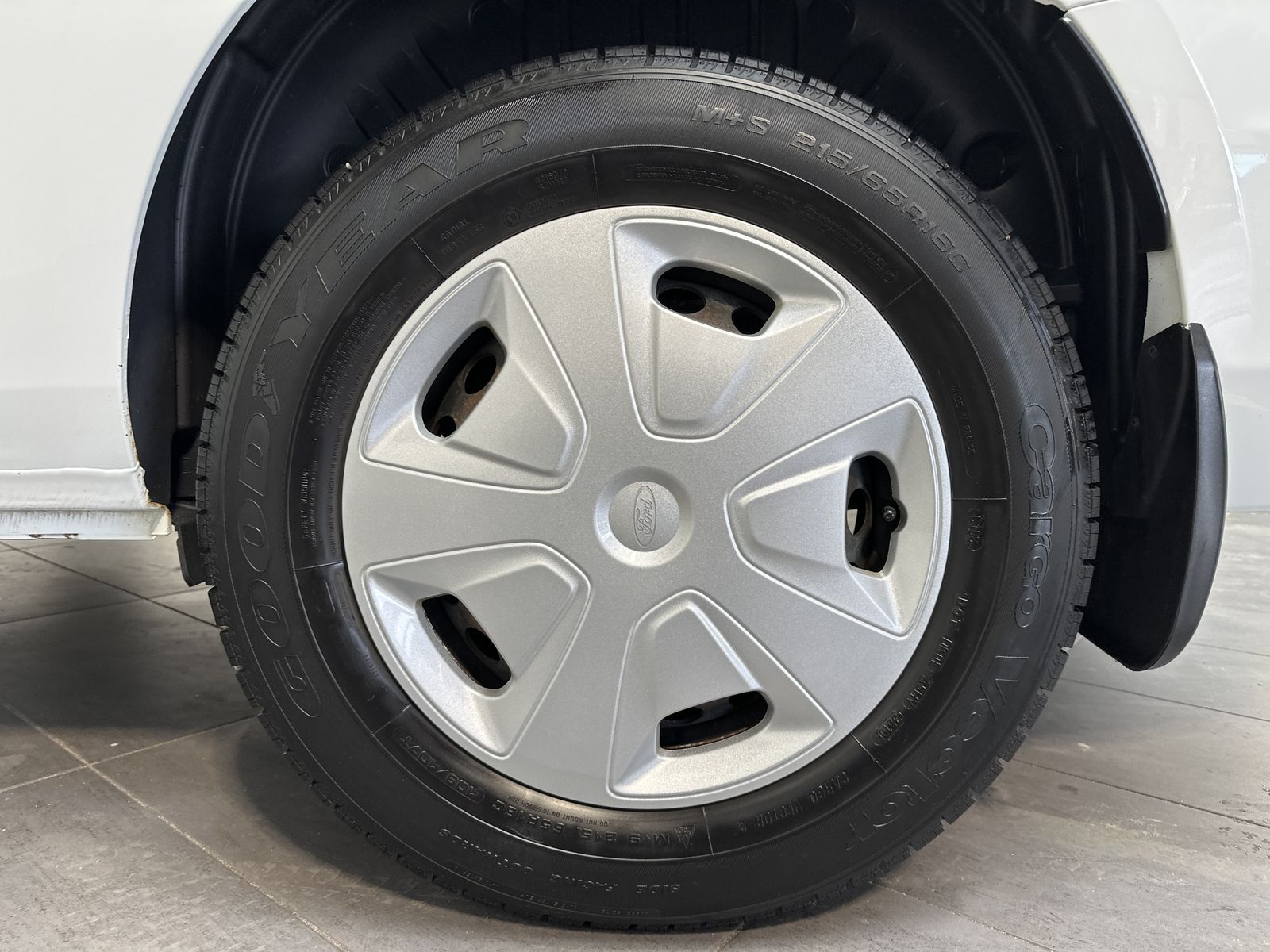 Fahrzeugabbildung Ford Transit Custom 340 L2H1 9-Sitzer NAV+SHZ+CARPLAY
