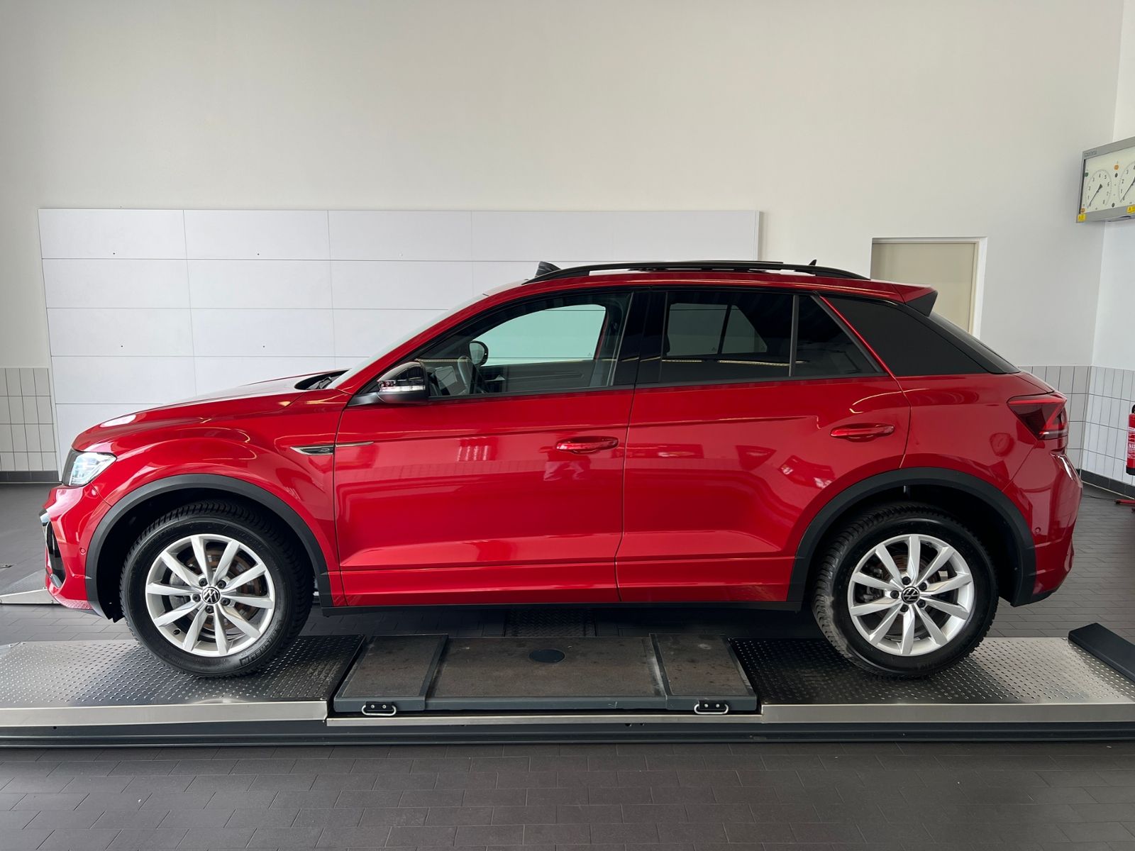 Fahrzeugabbildung Volkswagen T-Roc R-Line 2.0 TDI DSG 4Motion *AHK, BlackStyl