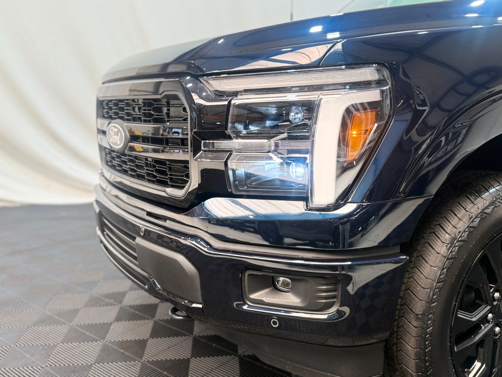 Fahrzeugabbildung Ford F-150 Lariat 5.0L V8  5,5" Black Edition