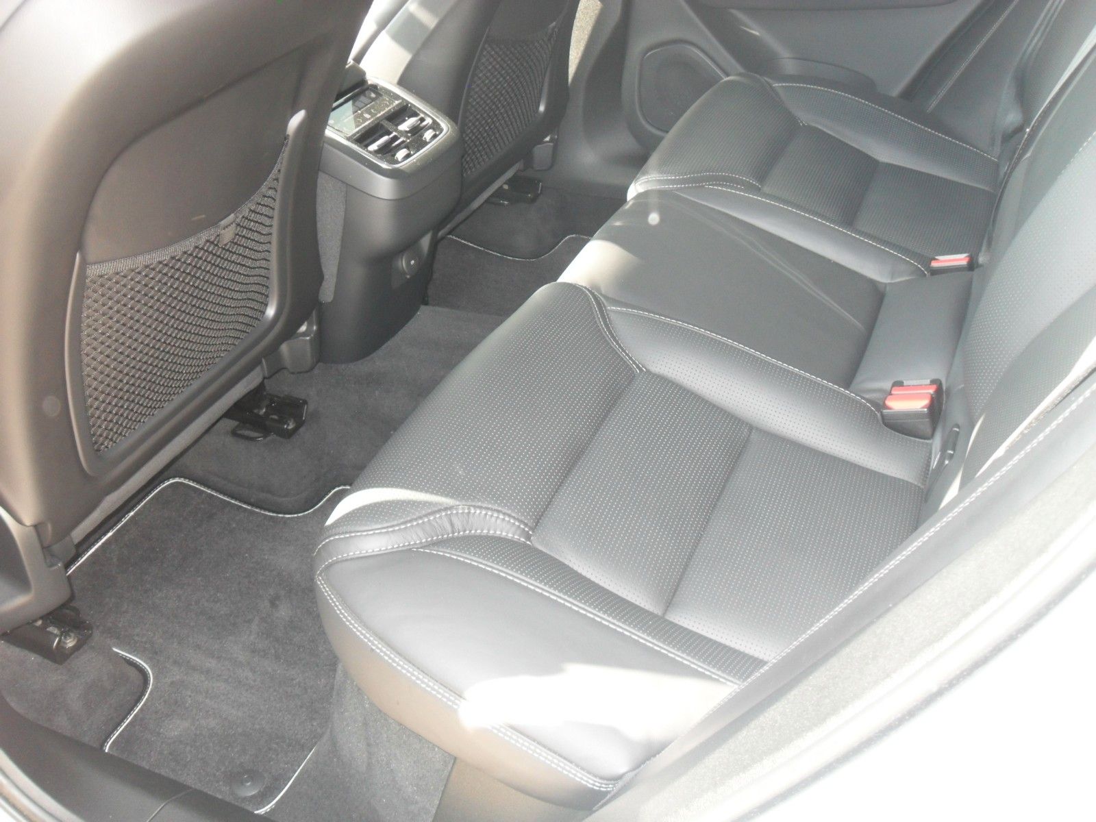Fahrzeugabbildung Volvo XC 60 B5 R Design AWD | HeadUp |Bowers&Wilkins