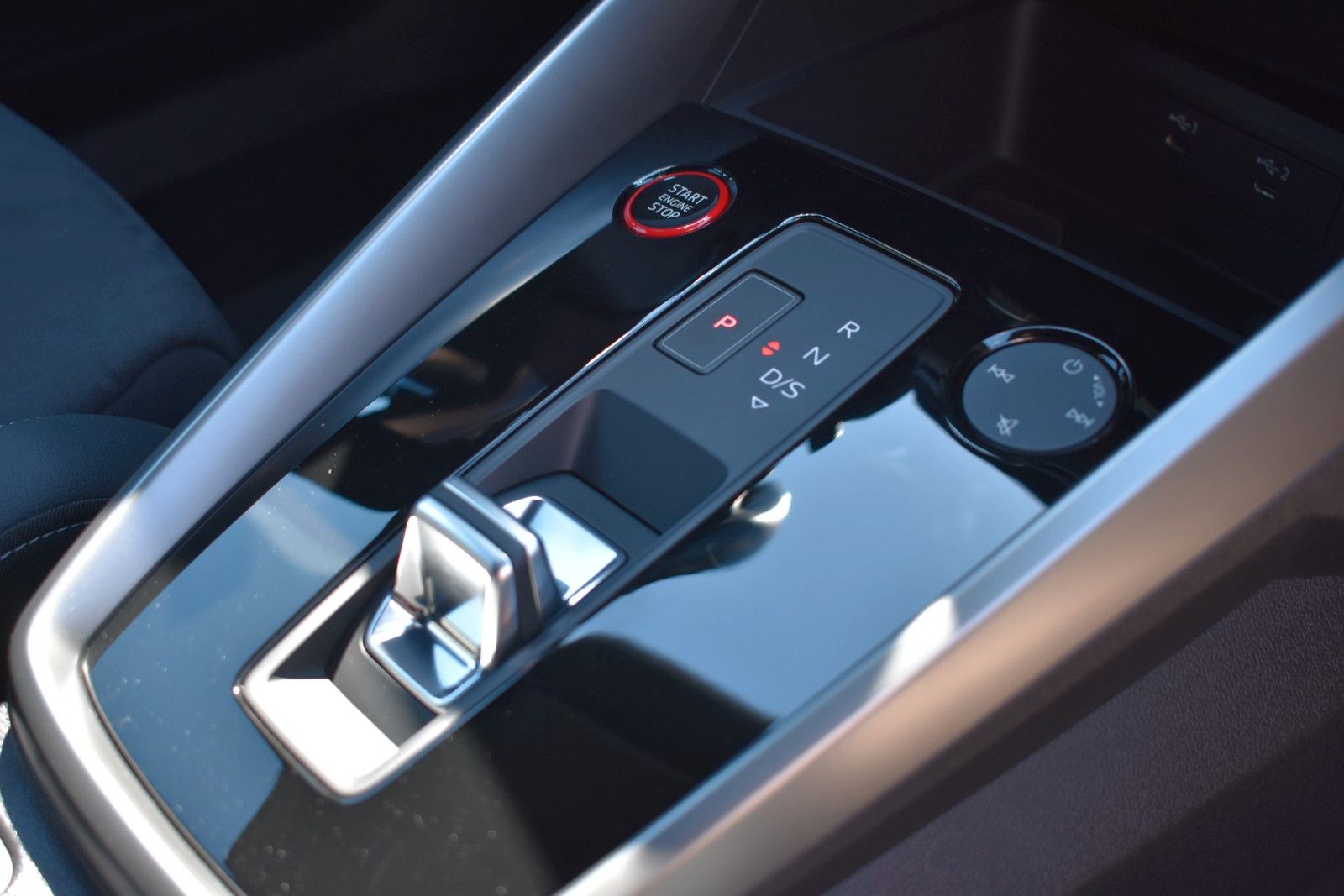 Fahrzeugabbildung Audi S3 Sportback 2.0 TFSI Quattro B&O/Virtual/LED