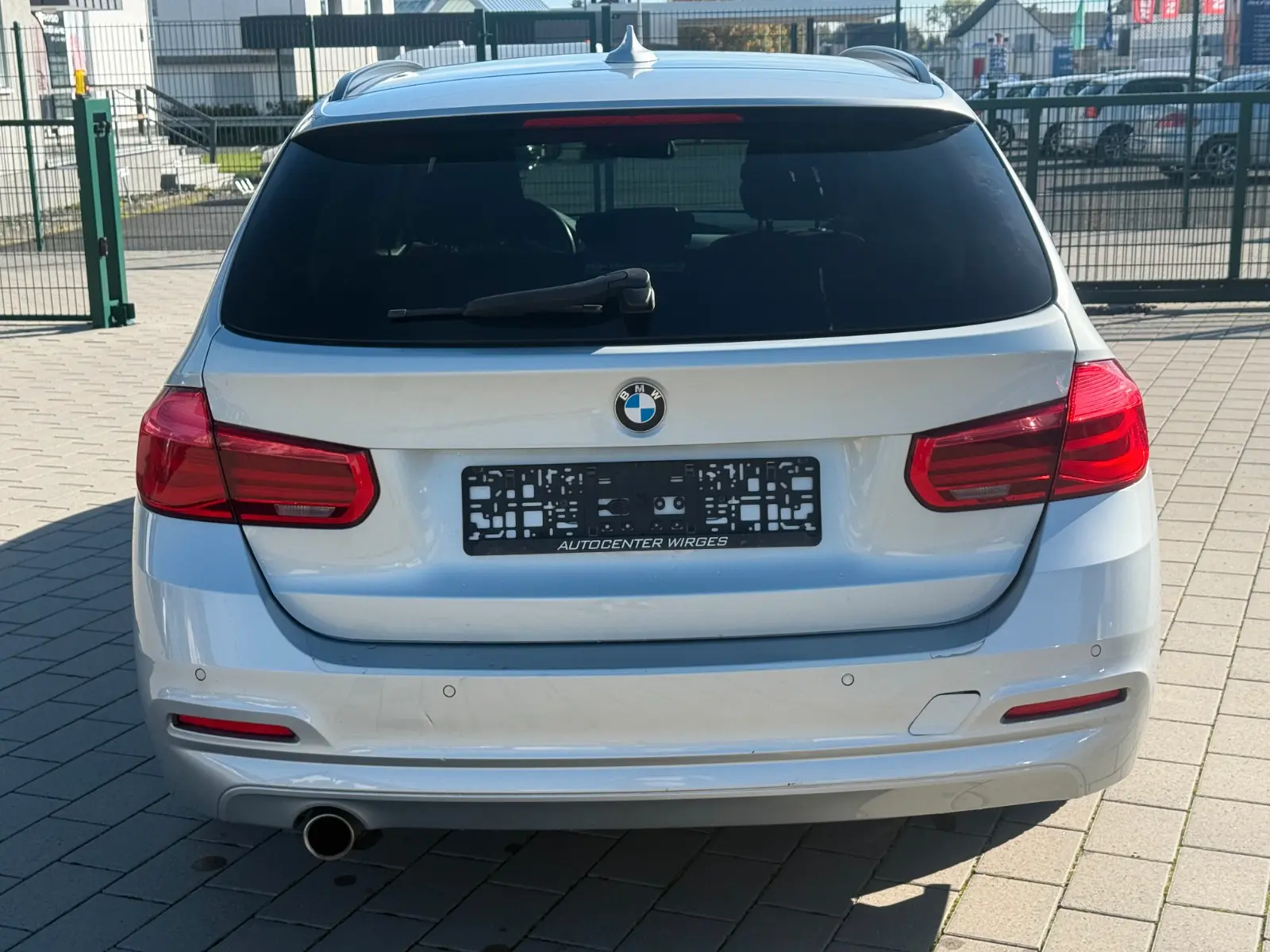 BMW 318 2015 — photo 6