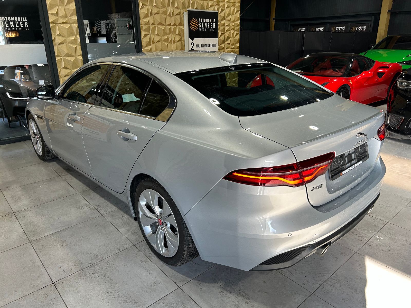 Fahrzeugabbildung Jaguar XE S/APPLE/KAMERA/SHZ/KLIMA/1.HAND