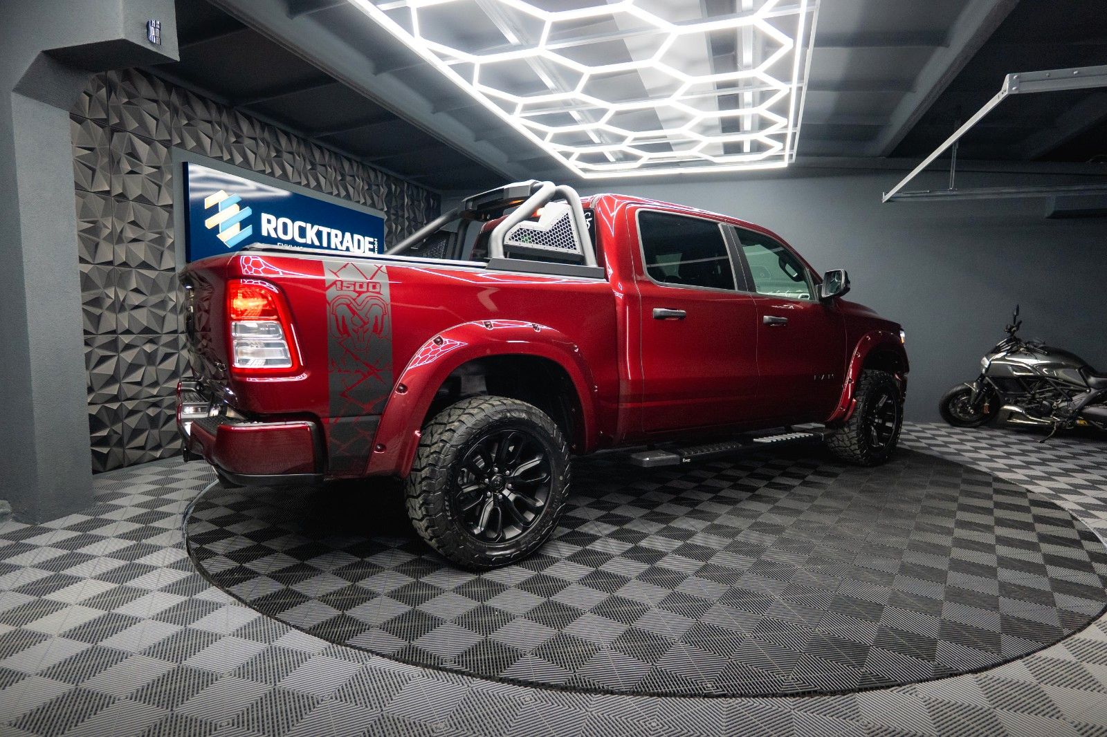 Fahrzeugabbildung Dodge RAM 5.7 V8 HEMI 4x4 OFFROAD NIGHT-Edition LED