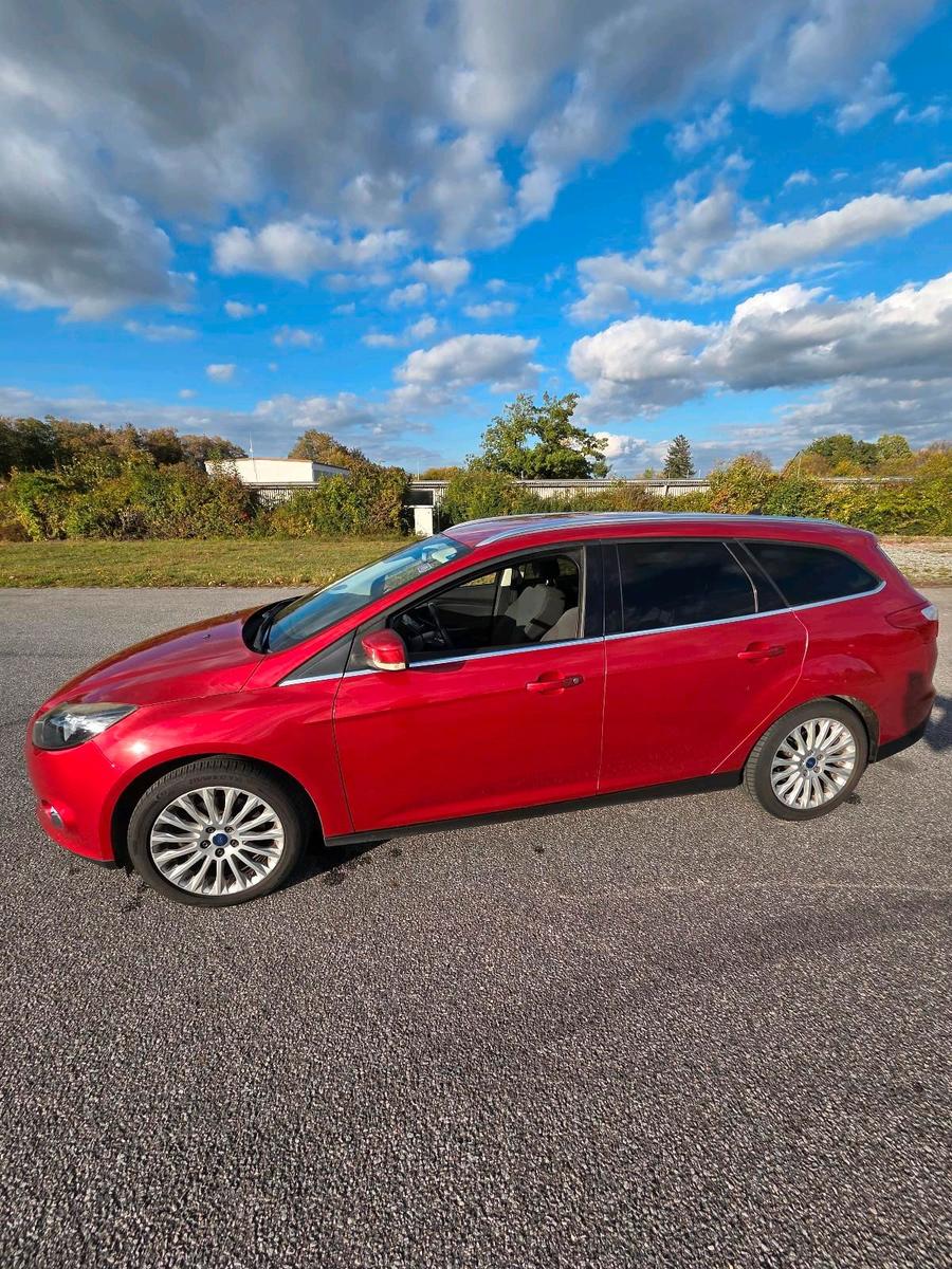 Ford Focus 2011 — салон