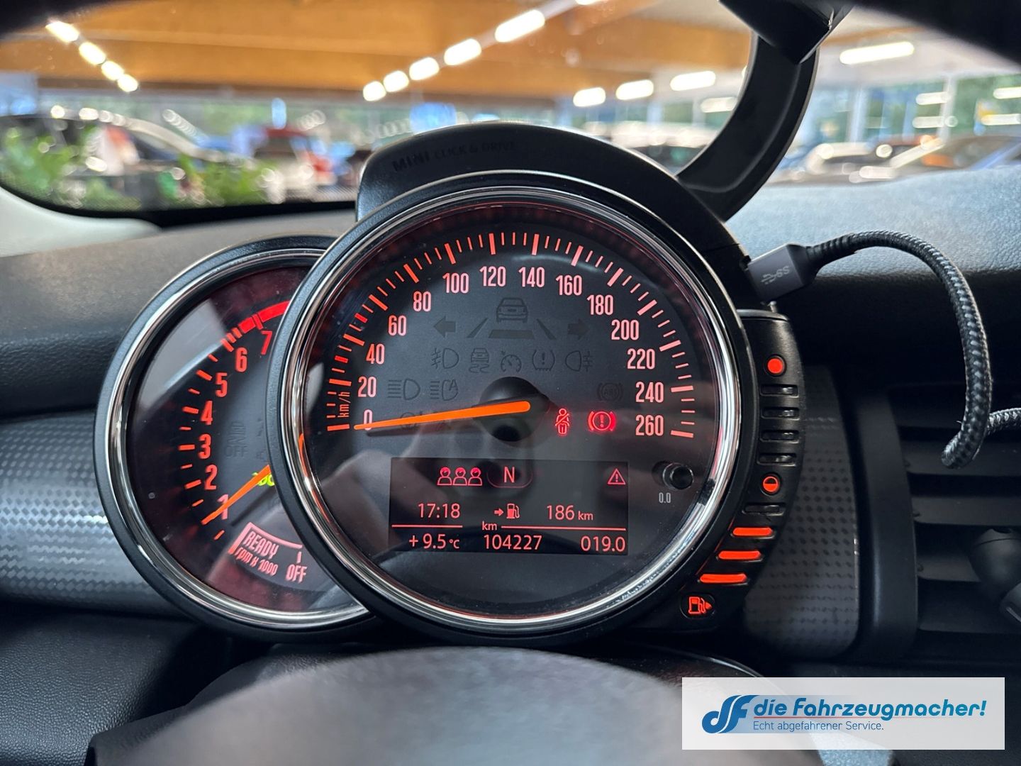 Fahrzeugabbildung MINI Cooper Mehrzonenklima Ambientebeleuchtung SHZ Ke