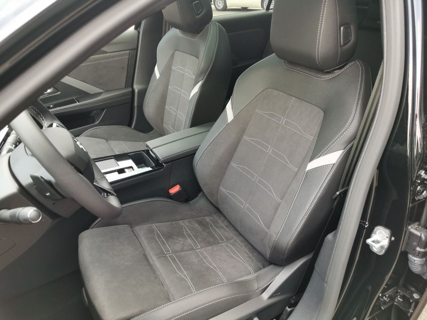 Fahrzeugabbildung Opel Astra Ultimate HUD Panorama Navi Memory Sitz SHZ