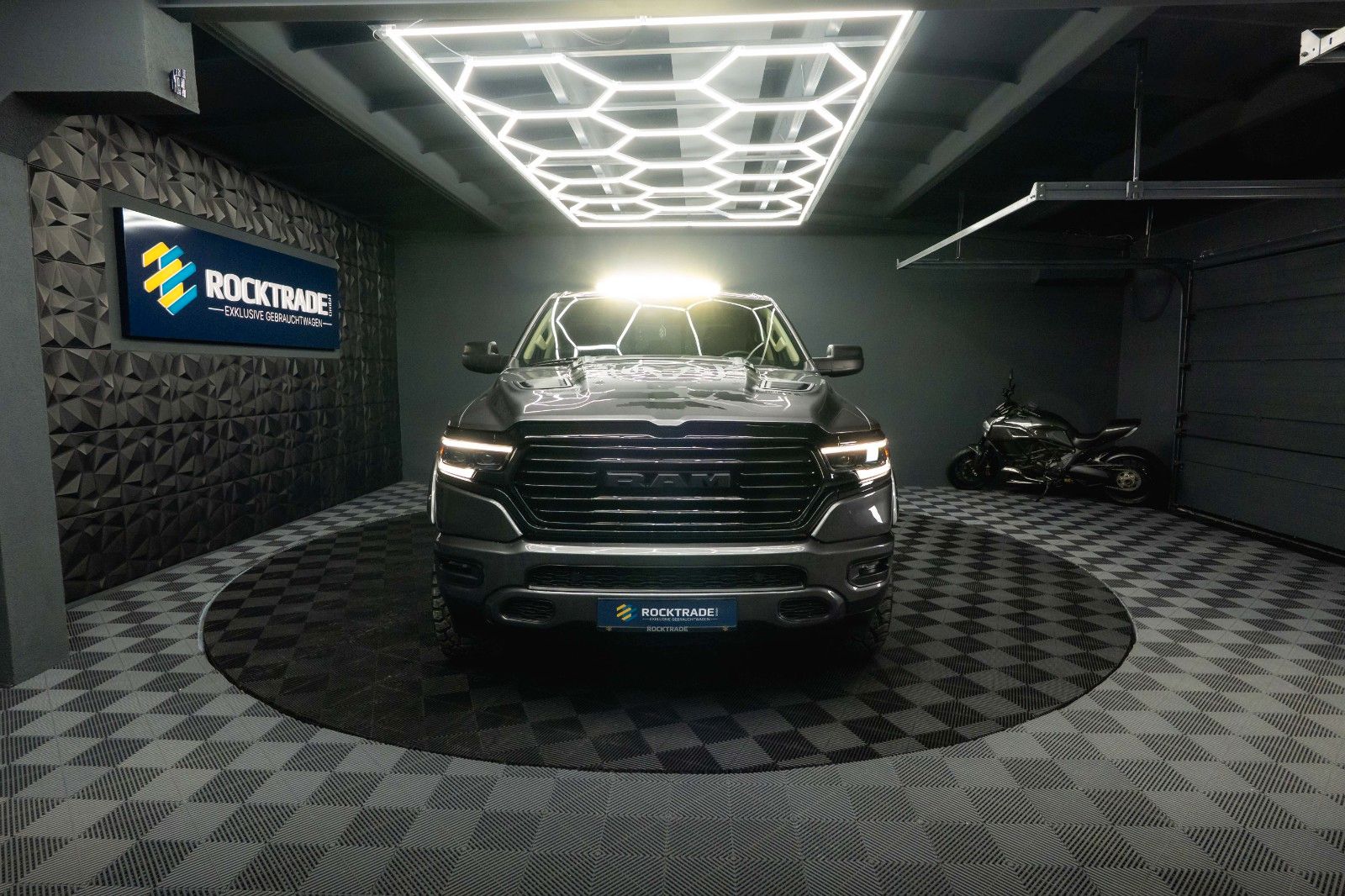 Fahrzeugabbildung Dodge RAM 5.7 V8 HEMI 4x4 OFFROAD LONGBED Limited LED