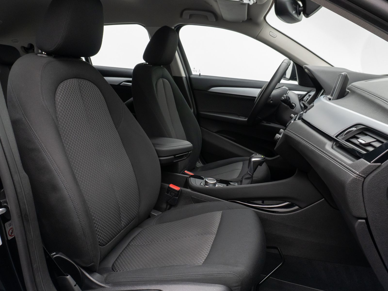 Fahrzeugabbildung BMW X2 xD25e Kamera DAB Lordos Geschwindigkeitsreg