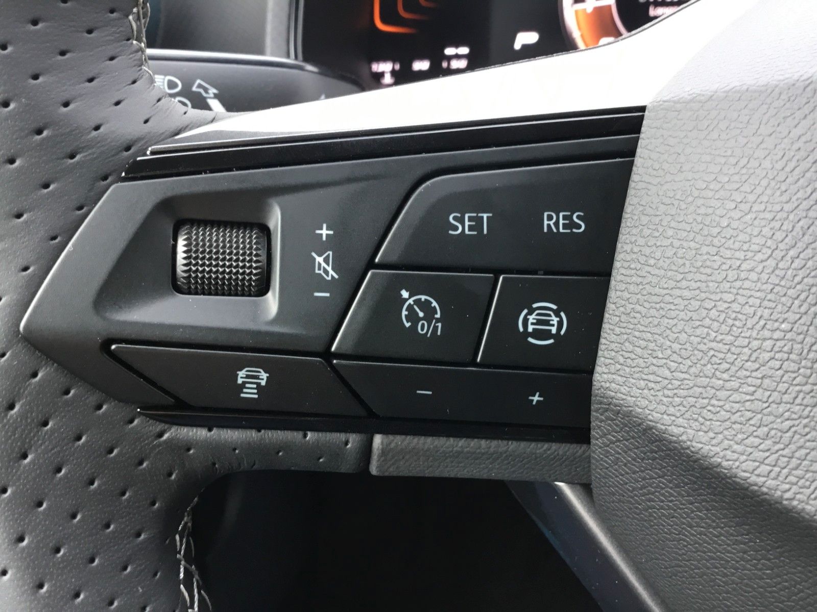 Fahrzeugabbildung SEAT Ibiza 1.0TSI Style DSG+ACC+16"+Navi+LED+FullLink