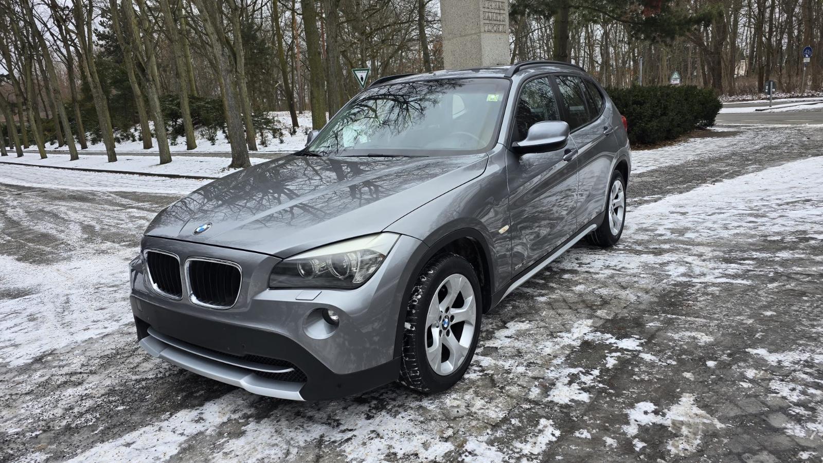 BMW X1 18 -Automatik-1Hand-Navi-Xenon