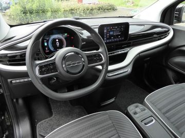 Fiat 500e Action