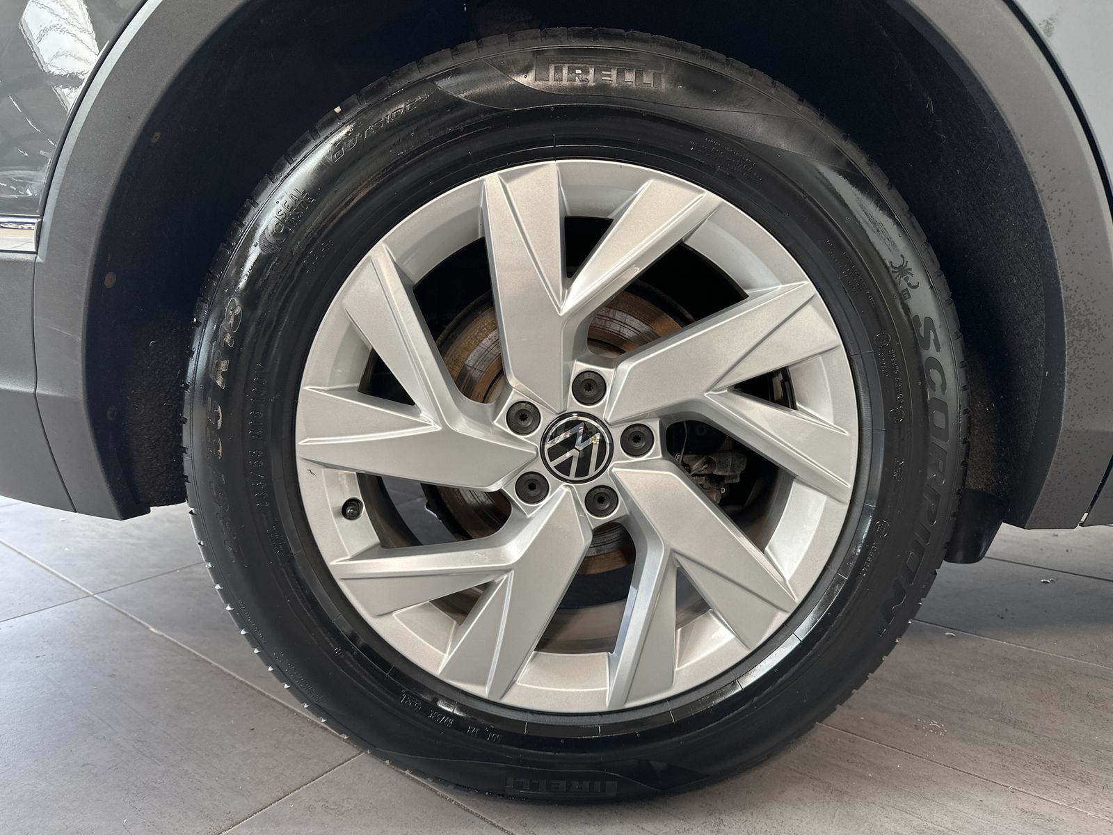 Fahrzeugabbildung Volkswagen Tiguan 1.5 TSI DSG Elegance NAV+MATRIX+ACC+VCOCK