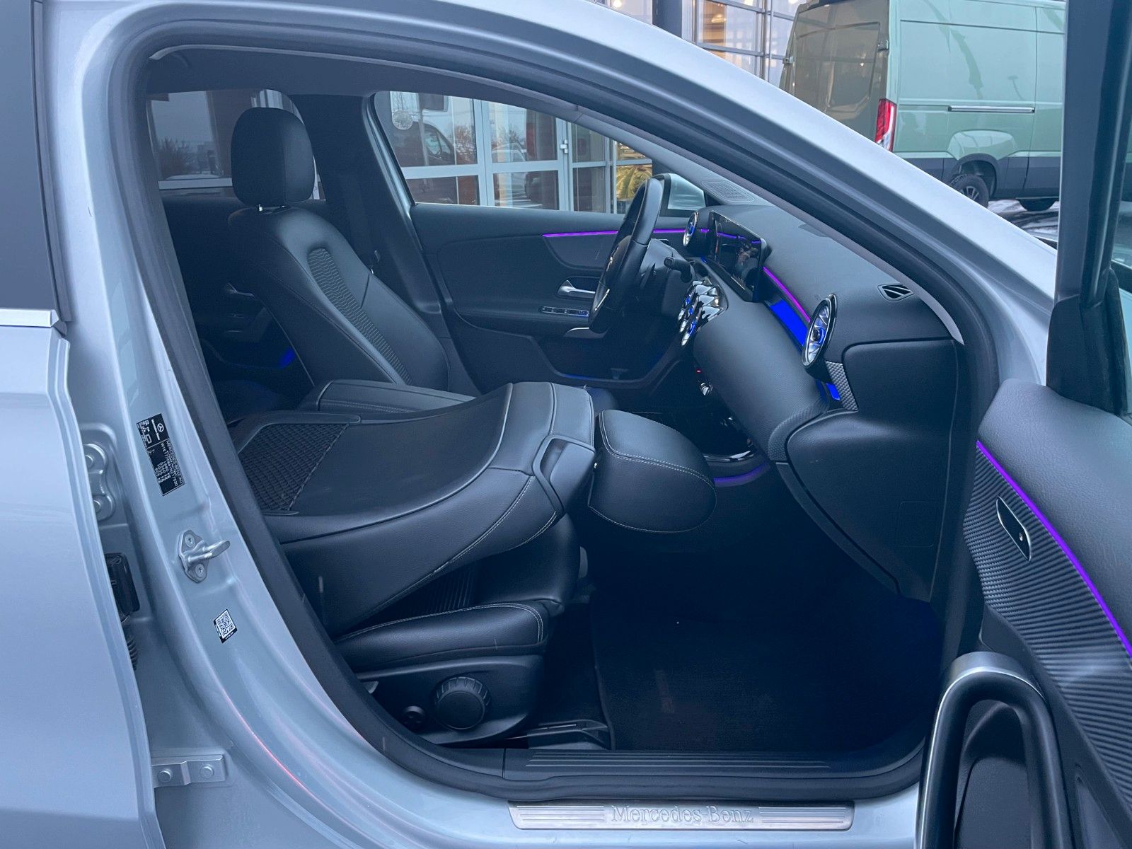 Fahrzeugabbildung Mercedes-Benz A 180 Progressive+LED+Ambiente+RFK+TotW