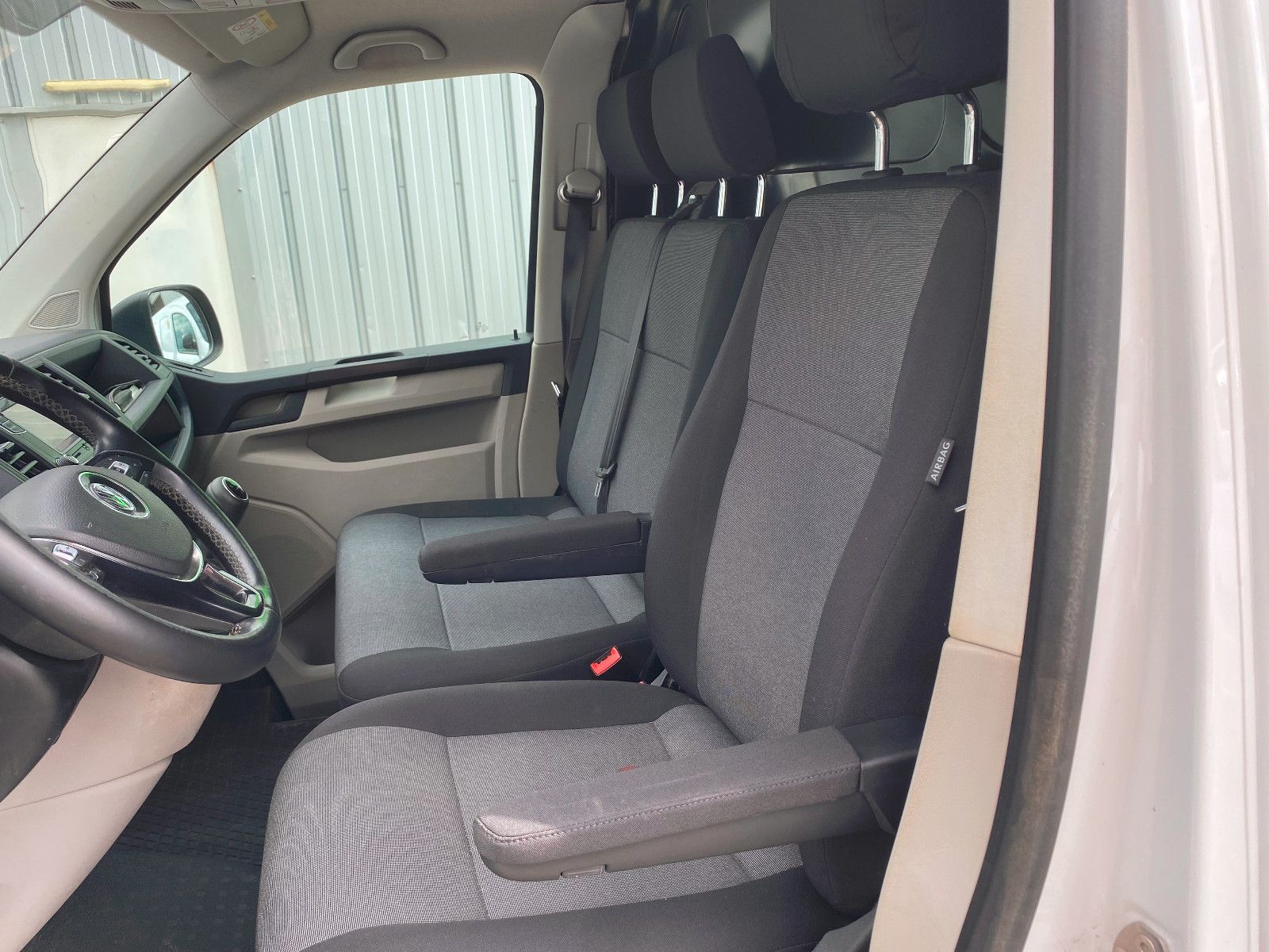 Fahrzeugabbildung Volkswagen T6 Transporter Kasten Hochdach lang,AHK