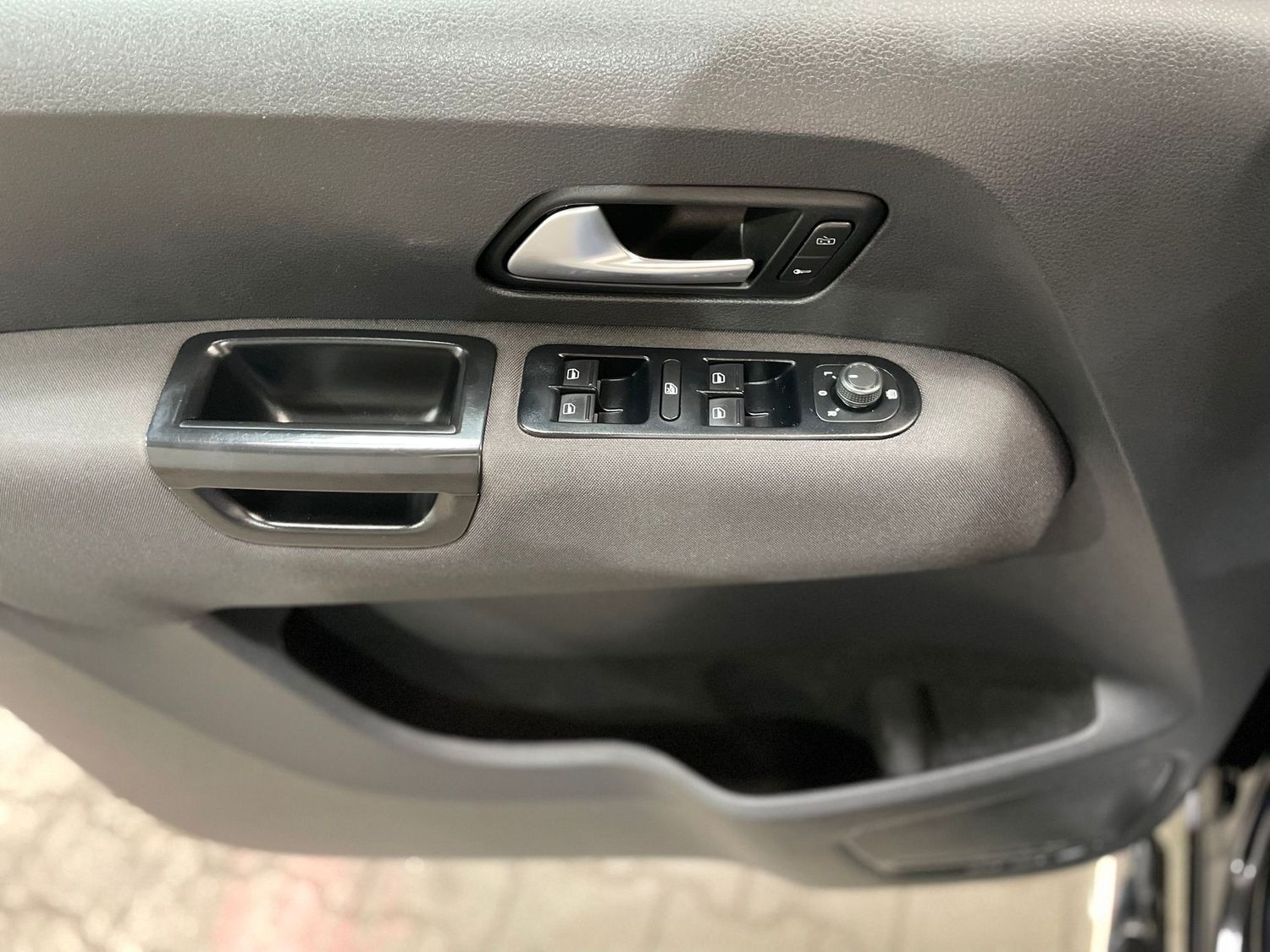 Fahrzeugabbildung Volkswagen Amarok Comfortline DoubleCab 4Motion#Bi-Xenon#AH