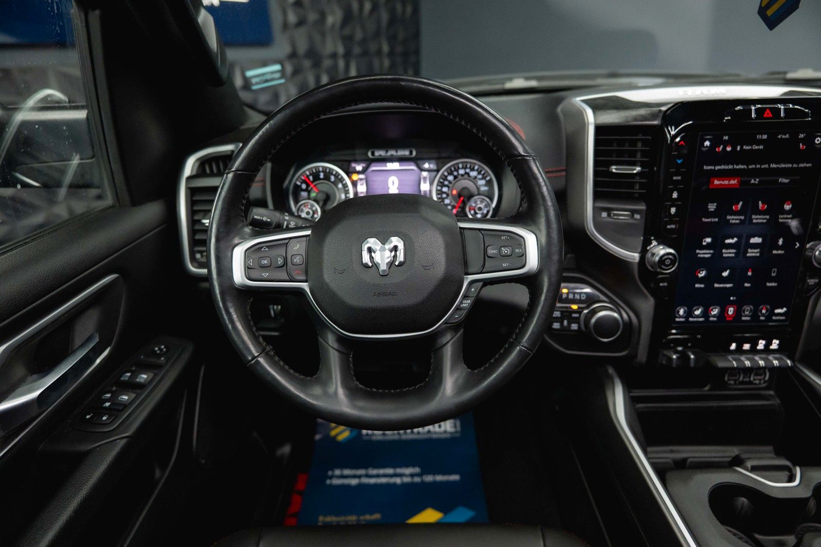 Fahrzeugabbildung Dodge RAM 5.7 V8 HEMI 4x4 OFFROAD Night-Edition *Pano*