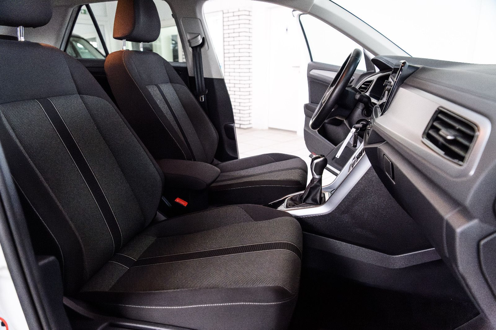 Fahrzeugabbildung Volkswagen T-Roc Life 1.0 TSI NAVI+PDC+SHZ+APP