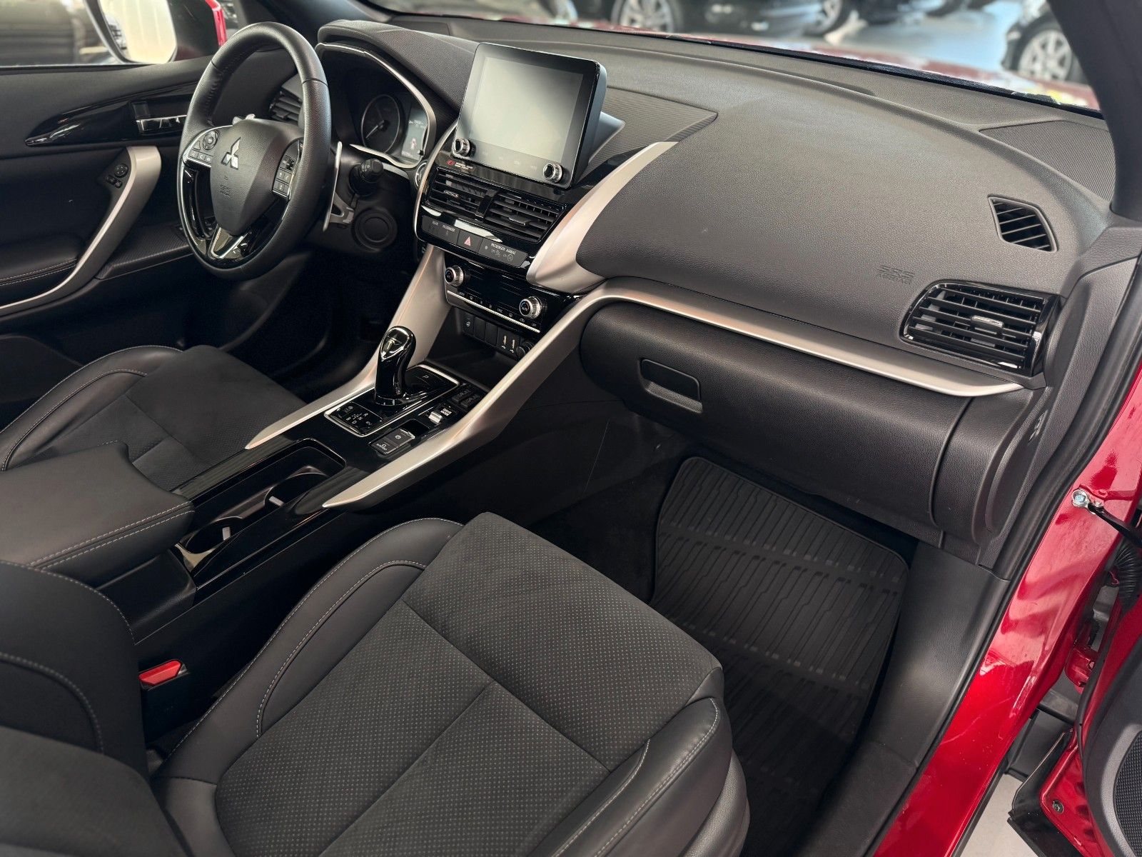 Fahrzeugabbildung Mitsubishi Eclipse Cross 2.4 PHEV Select Black 4WD "AHK"