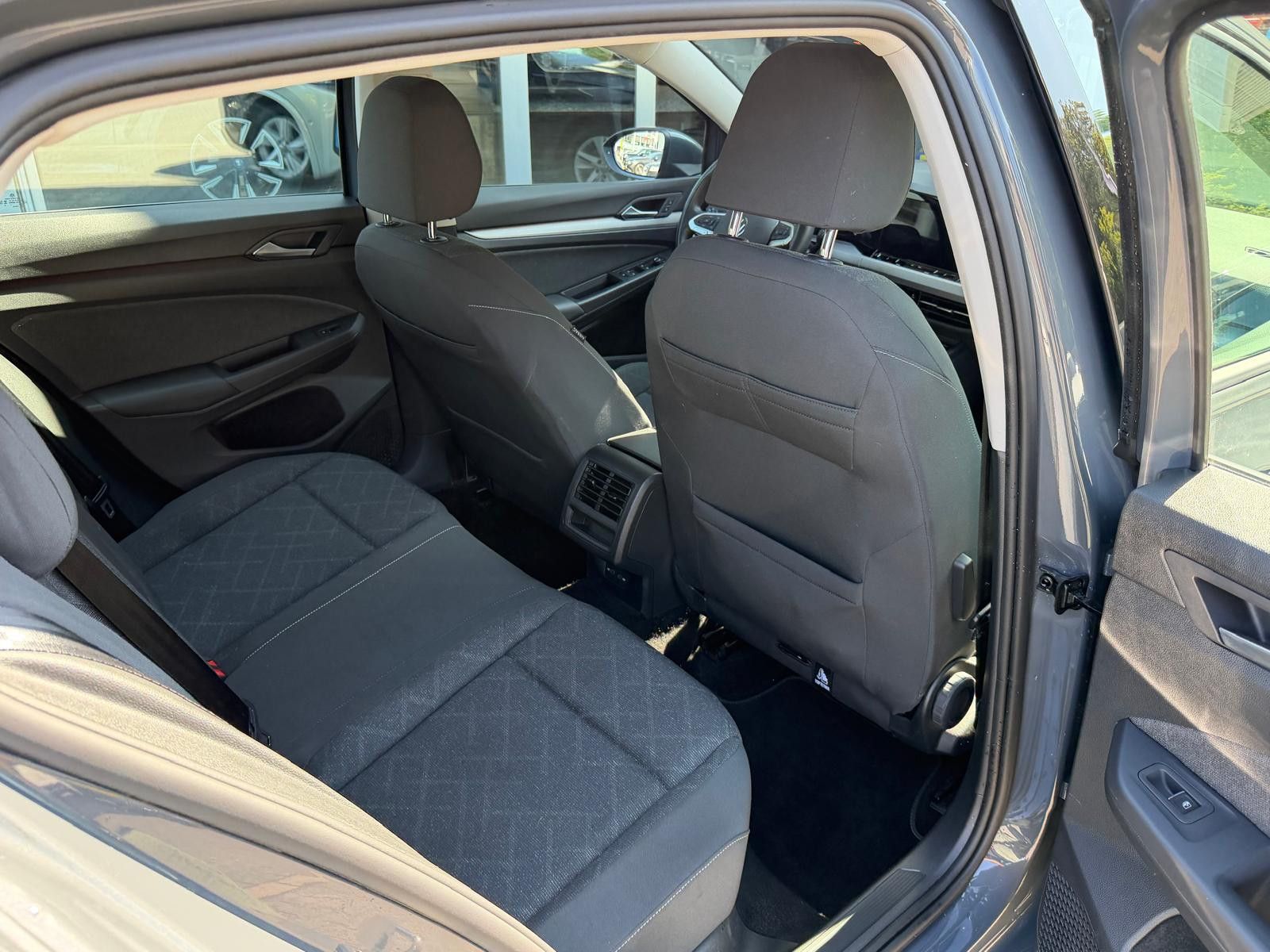 Fahrzeugabbildung Volkswagen Golf VIII 2.0d Life VIRTU+LED+NAVI+SHZ+ACC+PDC+