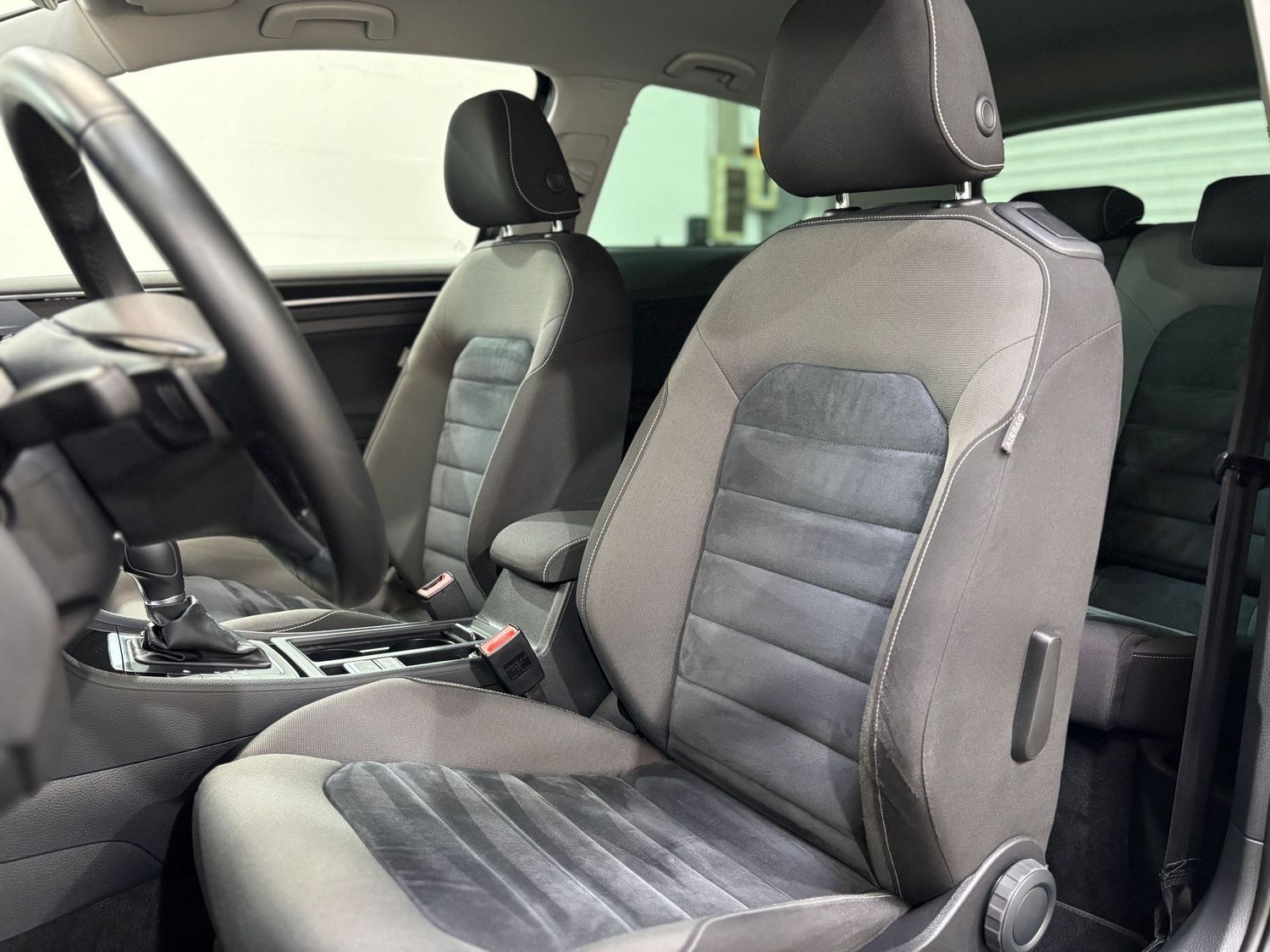 Fahrzeugabbildung Volkswagen Golf Highline BMT#Bi-Xenon#Ambiente#PDC#DAB#Alca