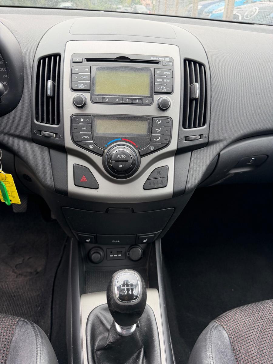 Hyundai i30 2011 — photo 14