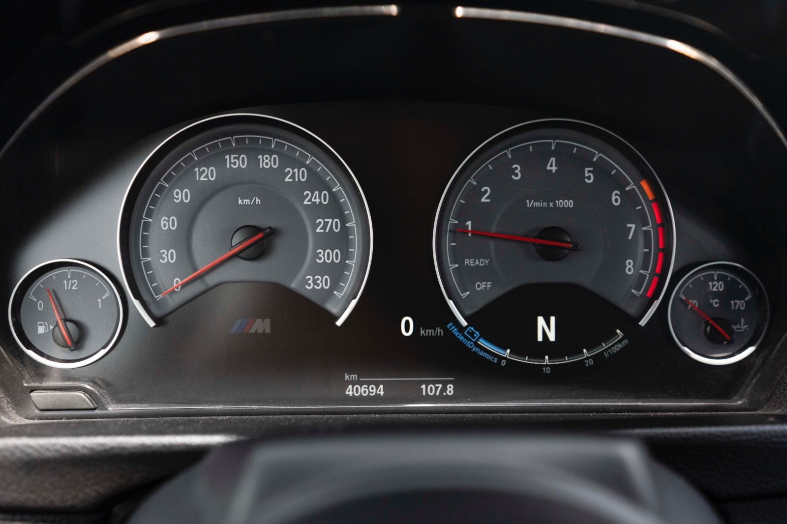 Fahrzeugabbildung BMW M4 Kabrio HUD LED KAM TOTW H&K DKG PDC CARBON