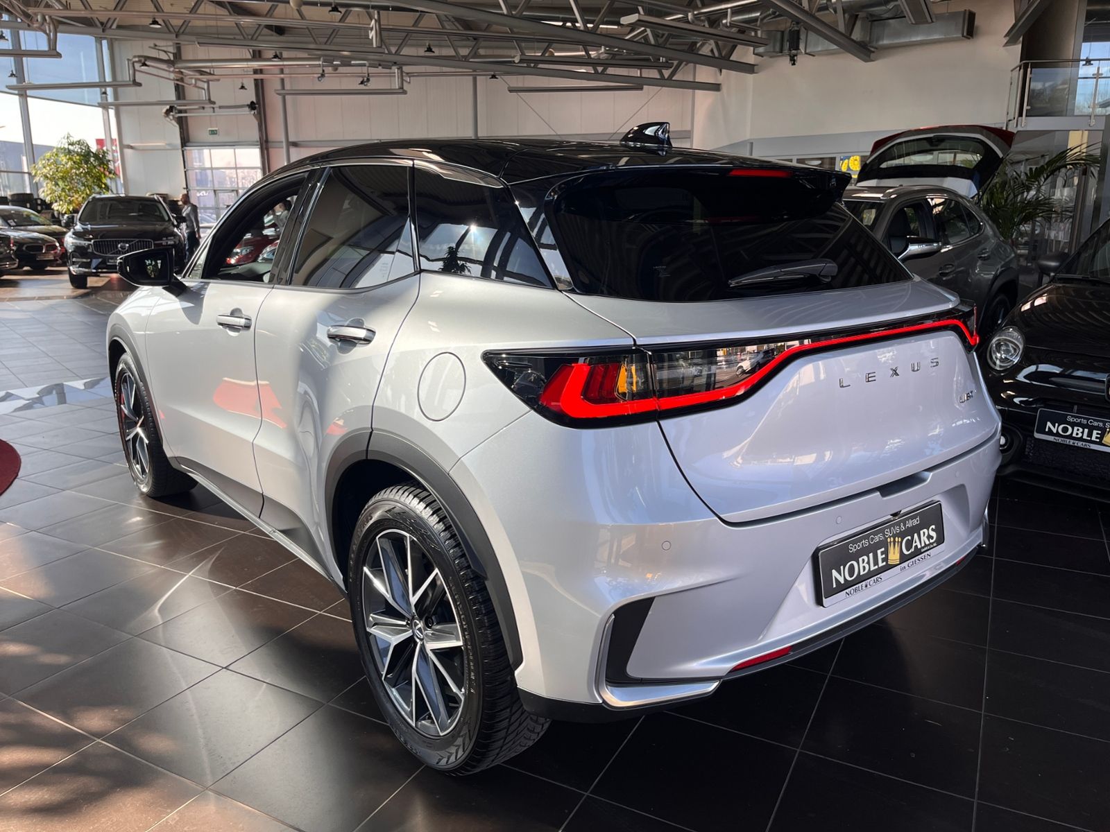 Fahrzeugabbildung Lexus LBX FWD Emotion LED NAV SHZ RFK 18"