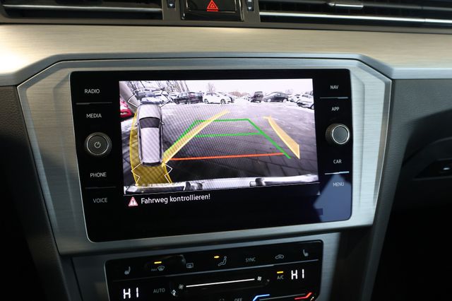 Volkswagen Passat 2.0 TDI Conceptline CARPLAY+KAM+LED+AHK