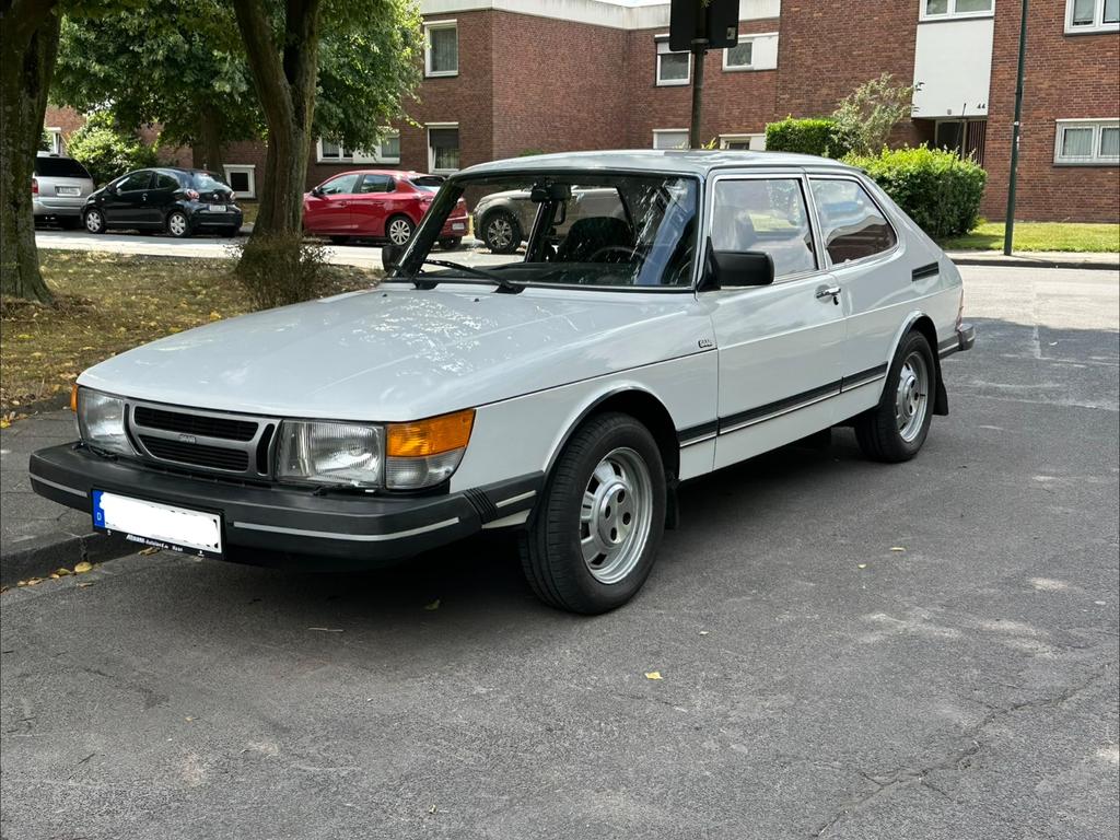 Saab 900