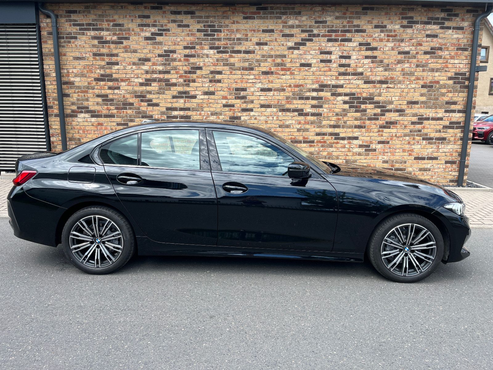BMW 318i Limo Navi Shz 18"-M LED ShadowLine foto 7