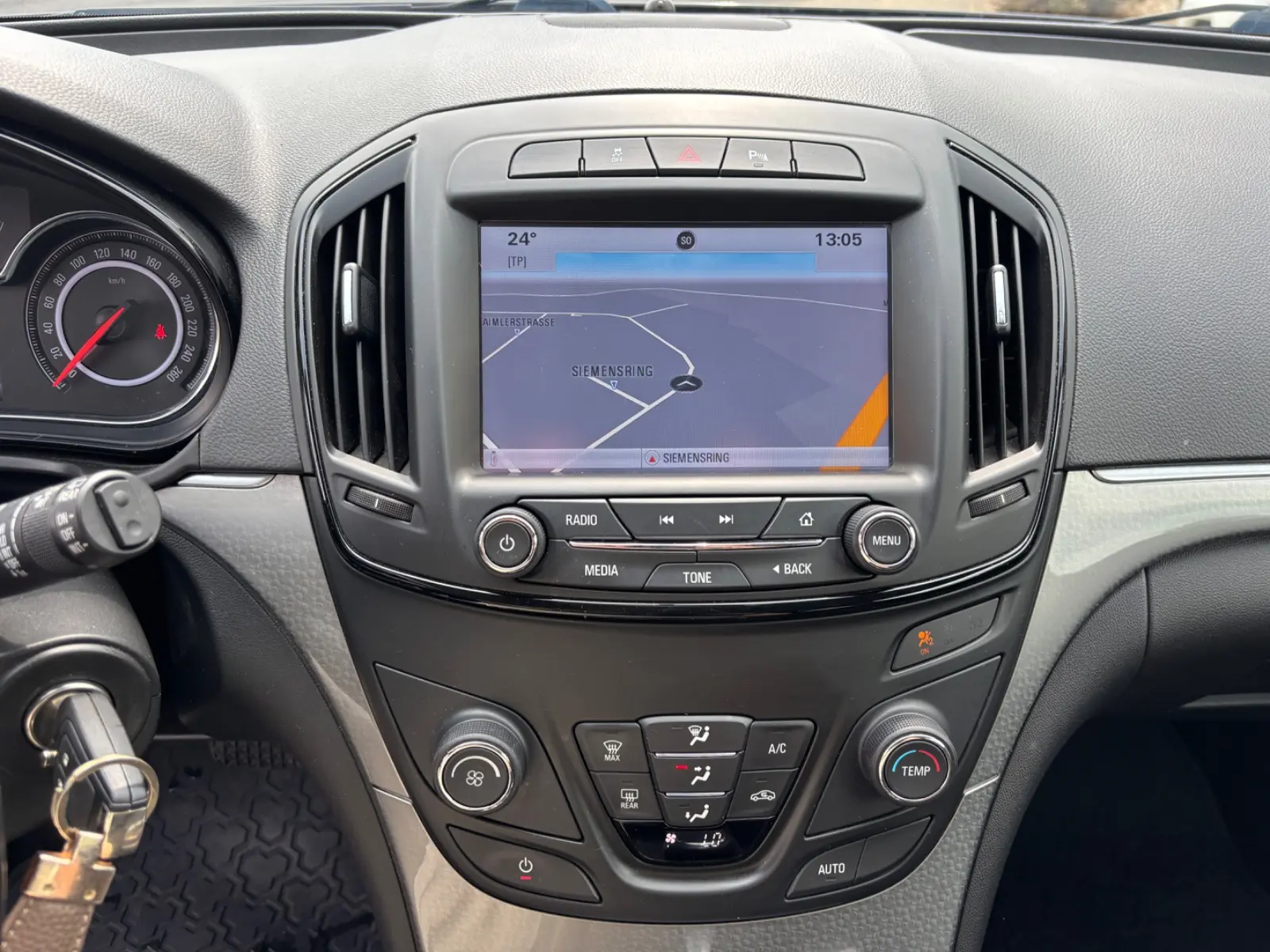 Opel Insignia 2015 — photo 14
