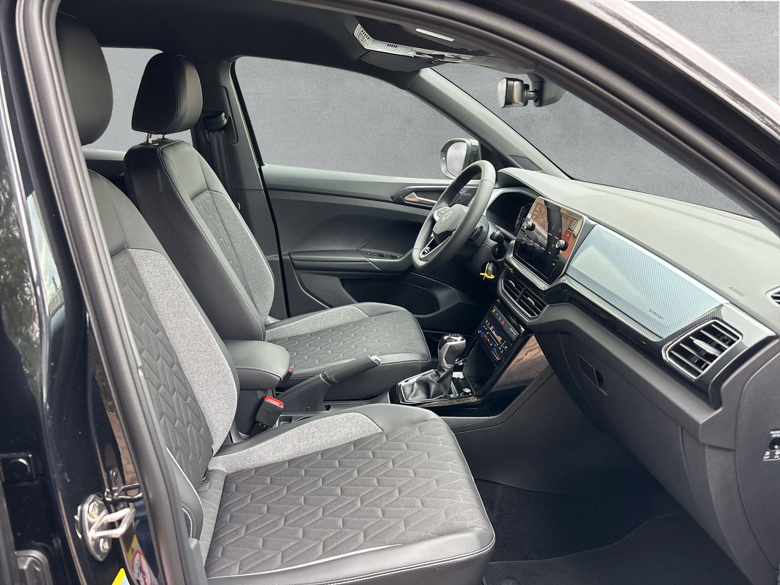Fahrzeugabbildung Volkswagen T-Cross Life 1,5 110 kW 7-Gang DSG Energy