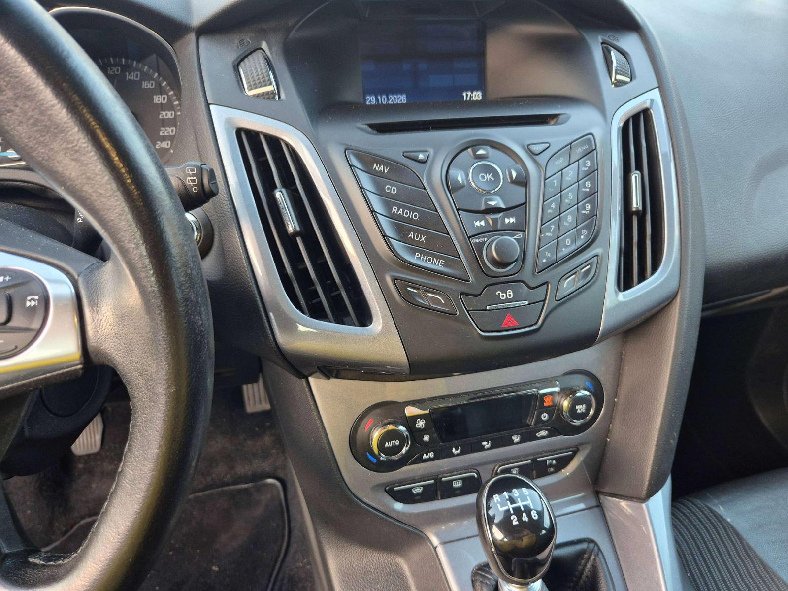 Ford Focus 2013 — photo 9