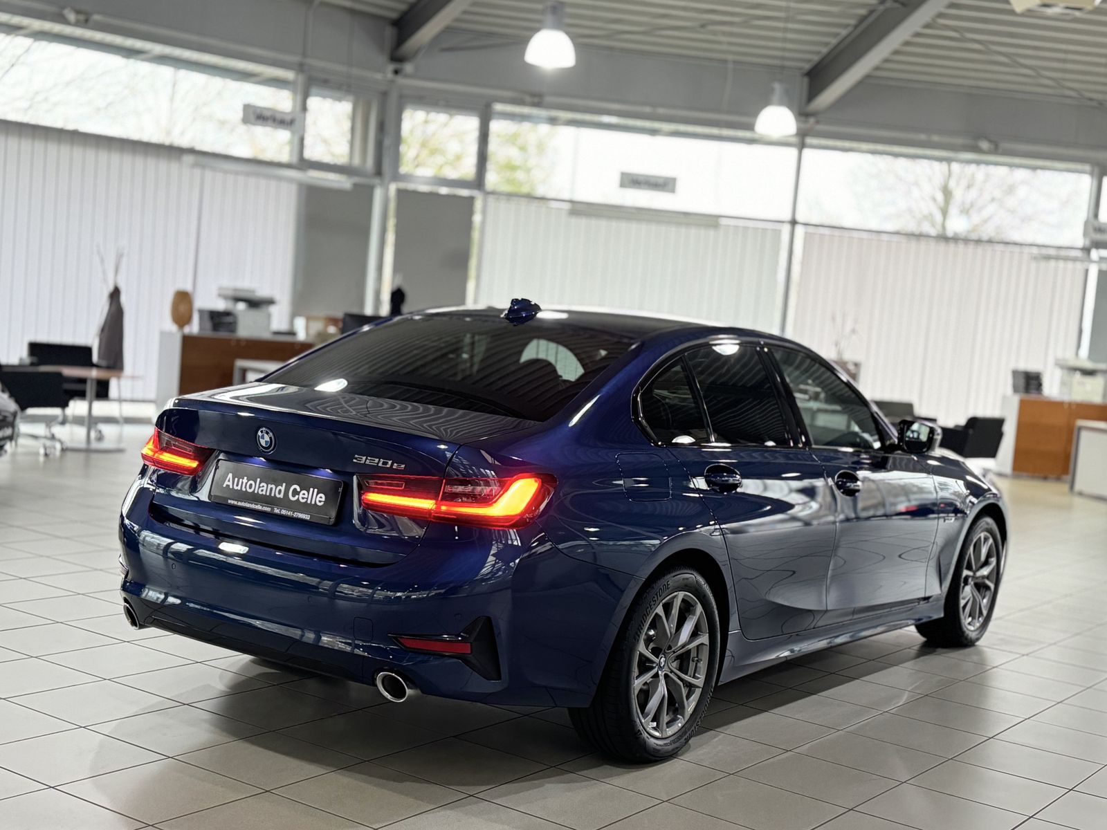 Fahrzeugabbildung BMW 320e Sport Line Laser HiFi DAB PDC Komfort Alarm