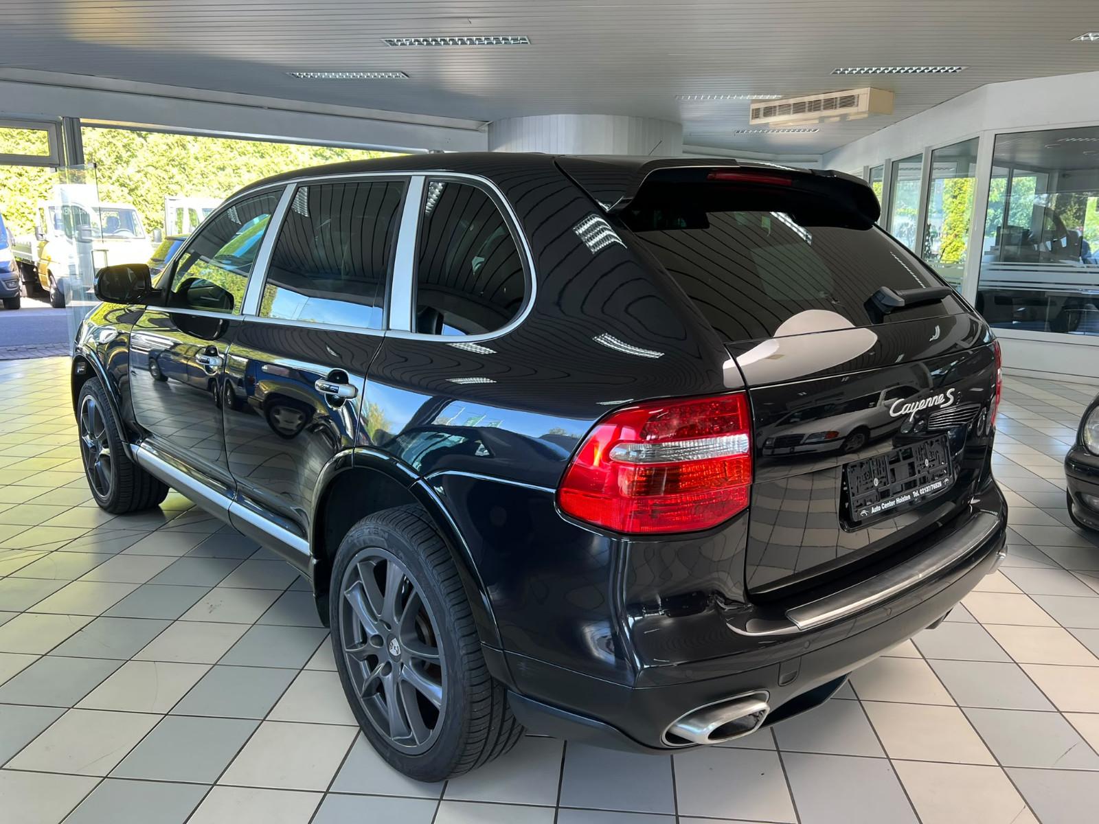 Porsche Cayenne S 4.8 V8 385 ch BVA 4x4 / Suspension pneumatique PASM / Toit ouvrant / Cuir / Jantes 20"