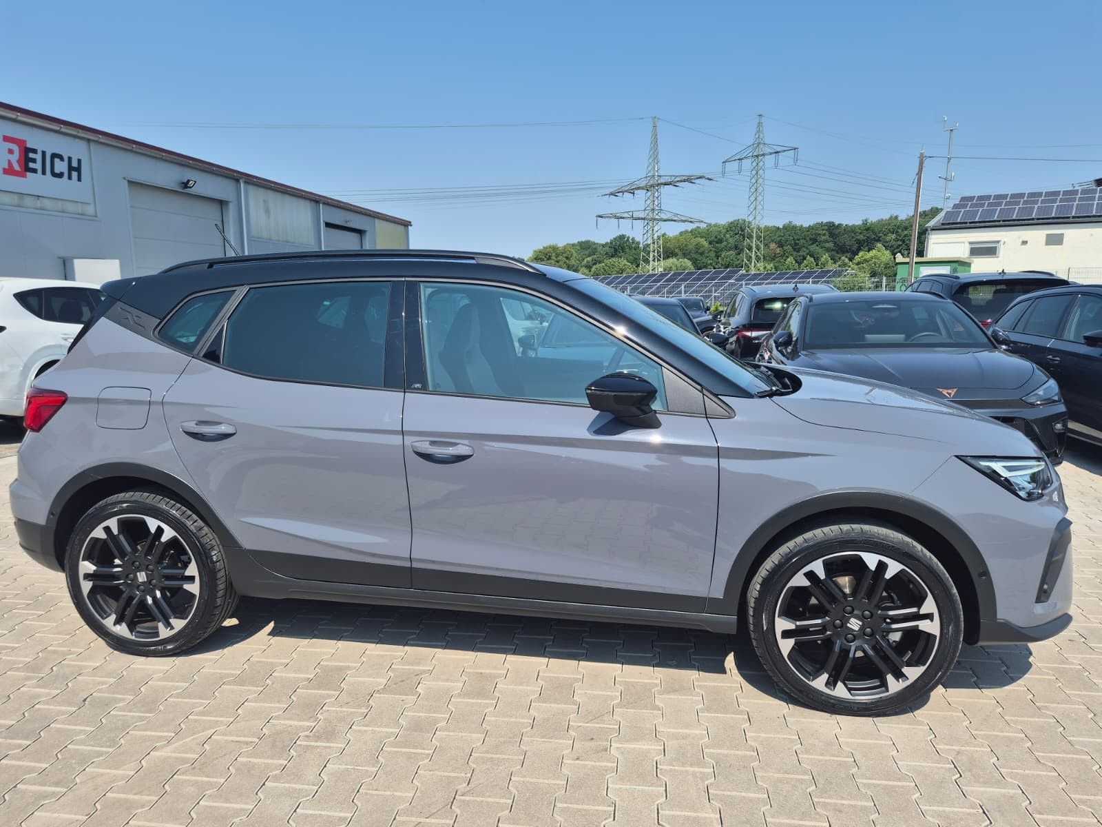 Fahrzeugabbildung SEAT Arona 1.5 TSI DSG FR Black Edition*LED*ACC*AHK*