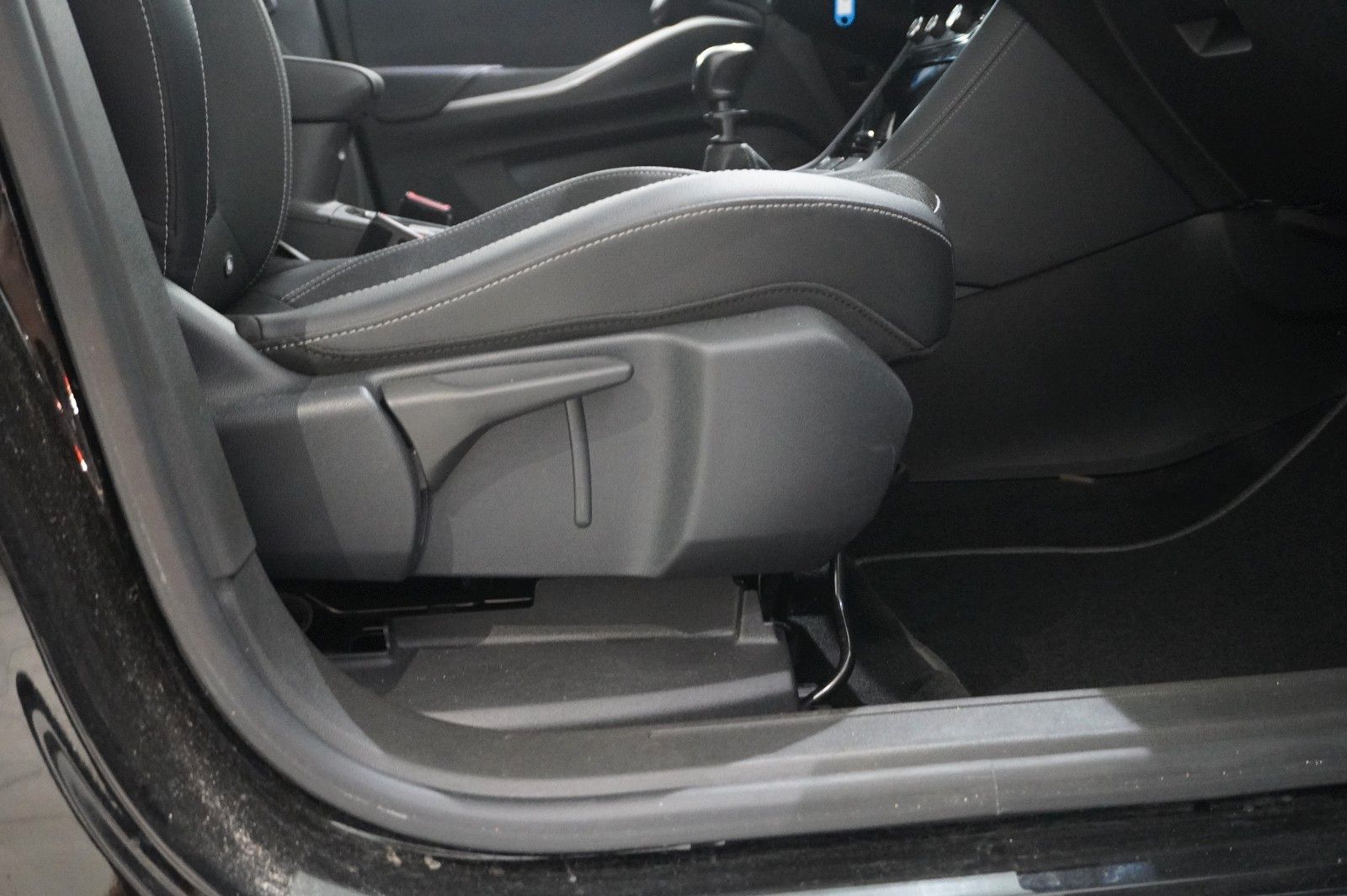 Fahrzeugabbildung Opel Grandland (X) 1.2T GS SPORT NAVI/LED/VIRT./DAB+