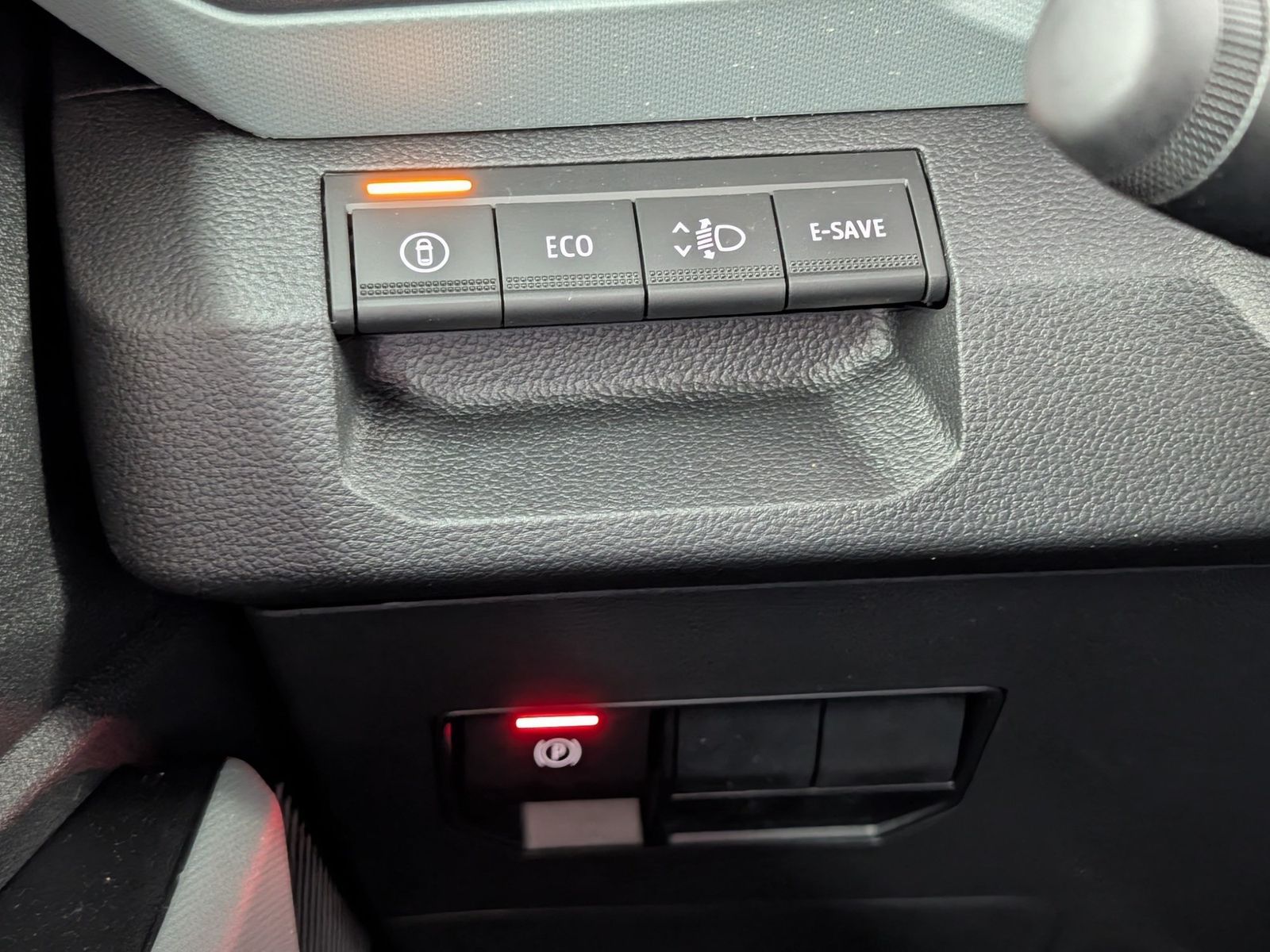 DACIA Duster Extreme Hybrid 155 Winter-Plus – Bild 30