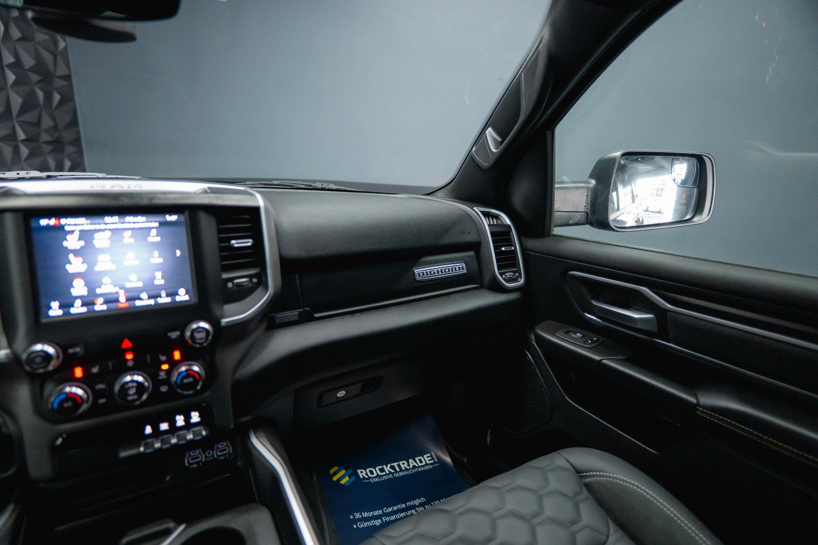 Fahrzeugabbildung Dodge RAM 5.7 V8 HEMI 4x4 Offroad Night-Paket LED 19%