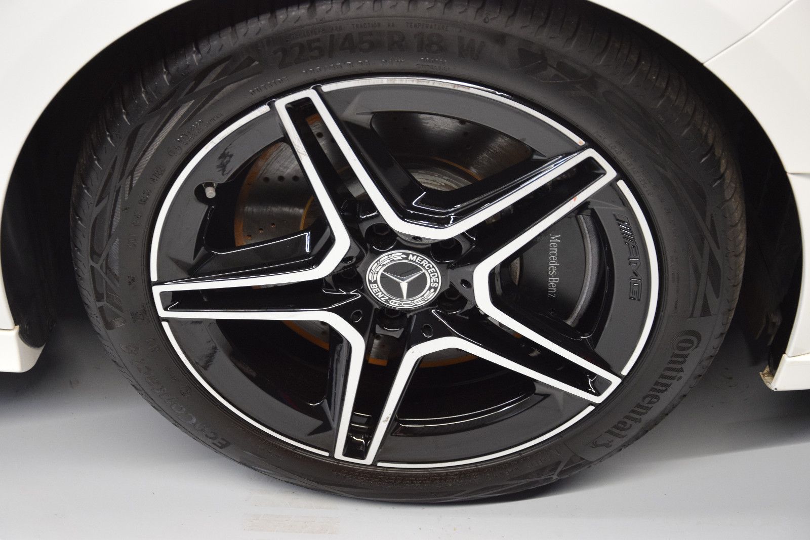 Fahrzeugabbildung Mercedes-Benz B 250 4Matic AMG Pano 360° Night ACC MBUX