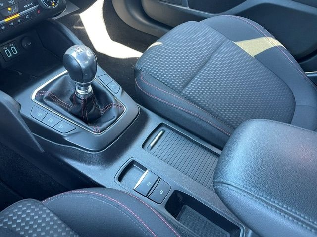 Fahrzeugabbildung Ford Focus ST-Line LED Kamera SpurhalteASS Tempomat