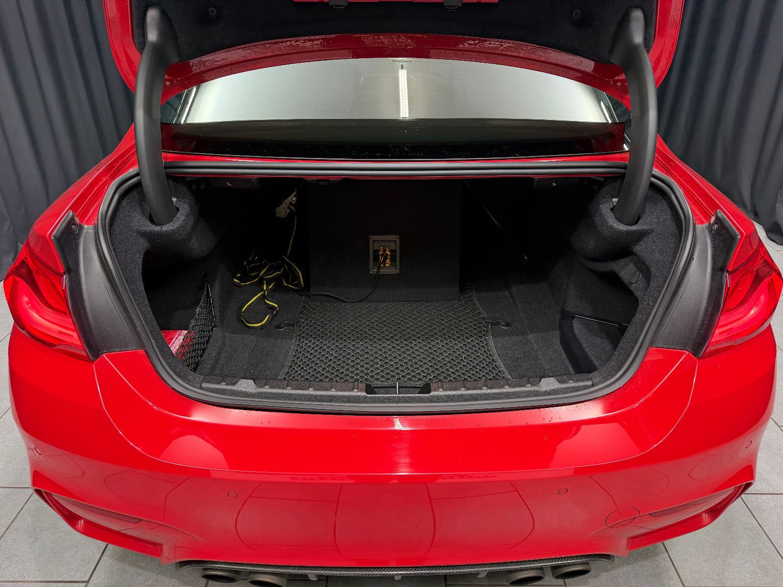 Fahrzeugabbildung BMW M4 Coupe |LCI|INDIVIDUAL|AULITZKY|KW|H/K|