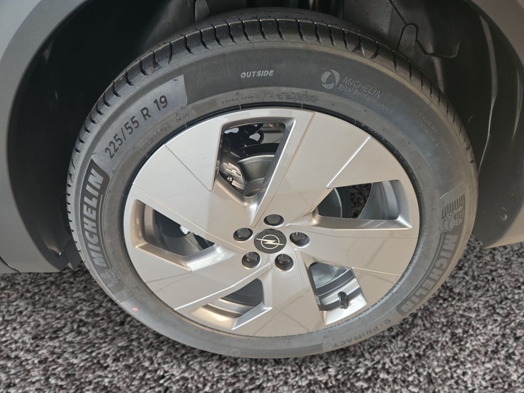 Fahrzeugabbildung Opel Grandland 1.2 DI Hybrid 48 V AT Edition