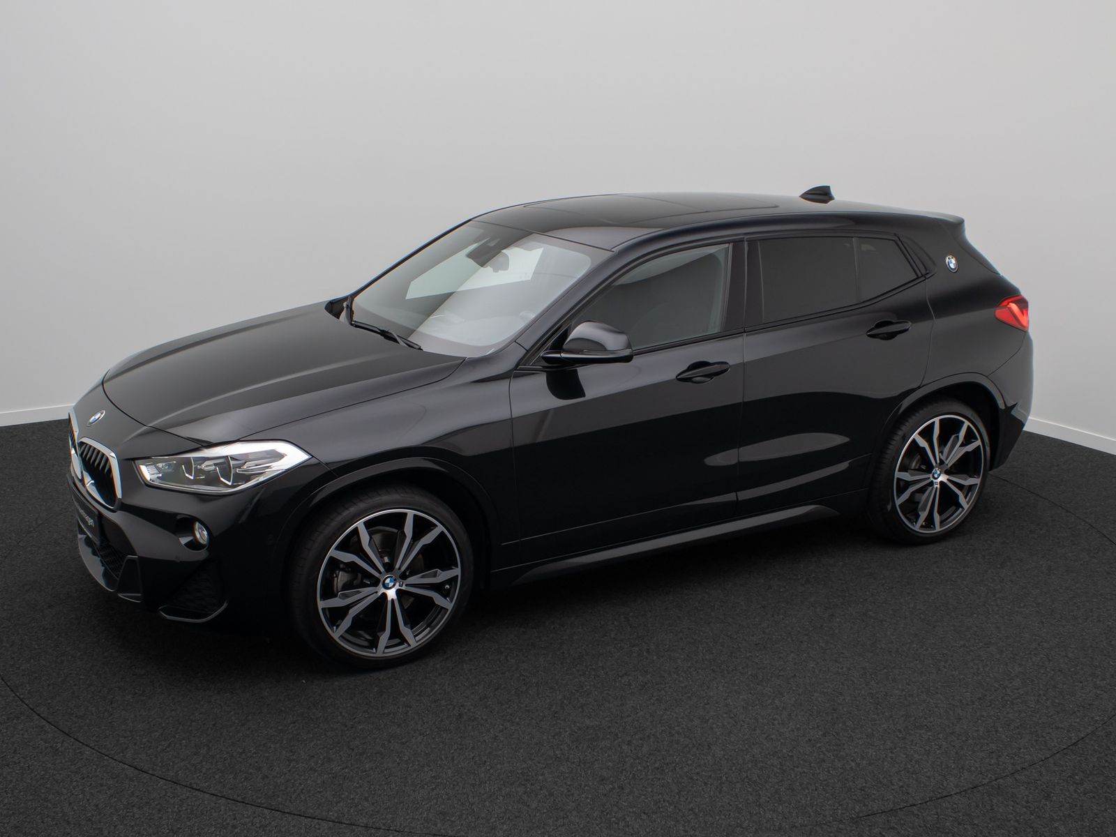 Fahrzeugabbildung BMW X2 sD20i M Sport Kamera HUD Panorama Alarm 20"